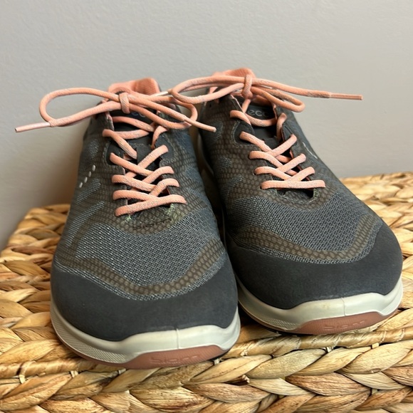 EUC Women’s Ecco Biom Sneakers 40 9 Fjuel Racer Cross-Trainer - Picture 5 of 6